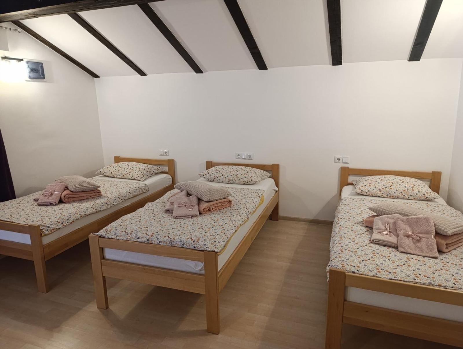 Naid Apartmani Kulen Vakuf Ngoại thất bức ảnh