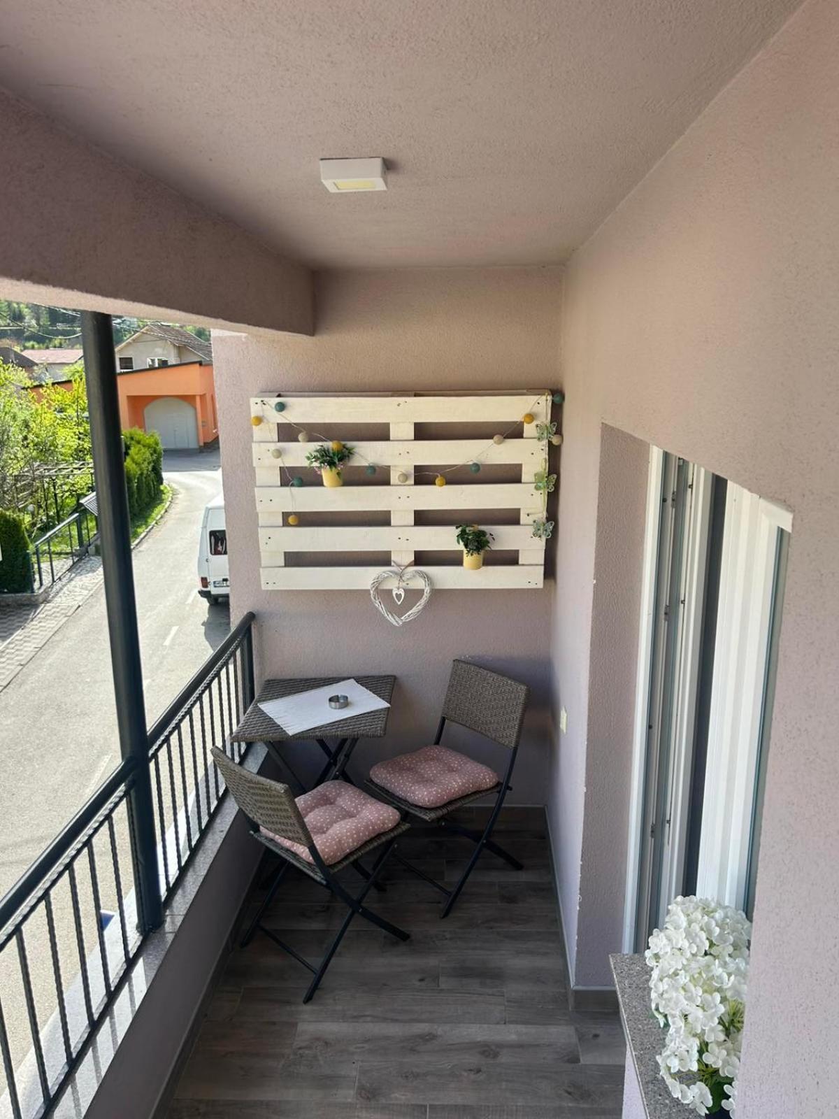 Naid Apartmani Kulen Vakuf Ngoại thất bức ảnh
