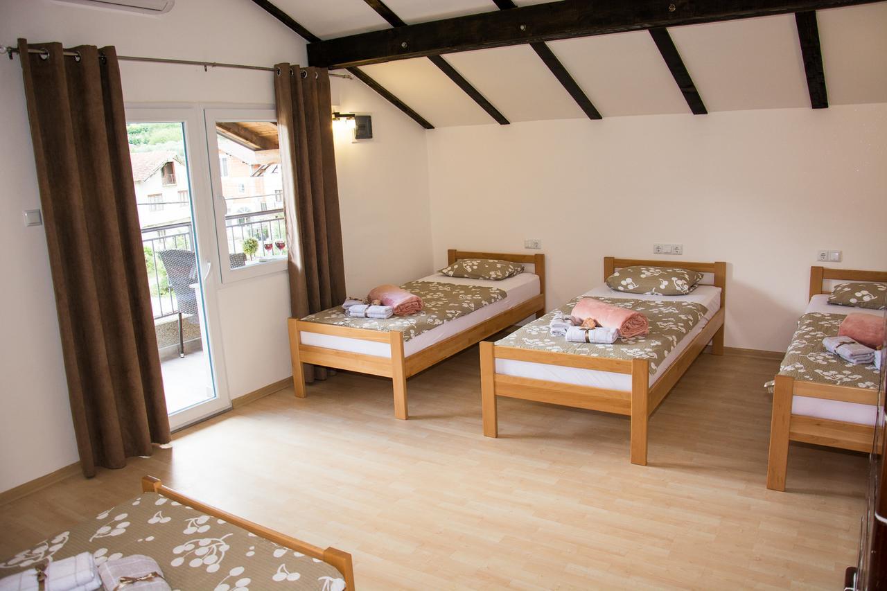 Naid Apartmani Kulen Vakuf Ngoại thất bức ảnh